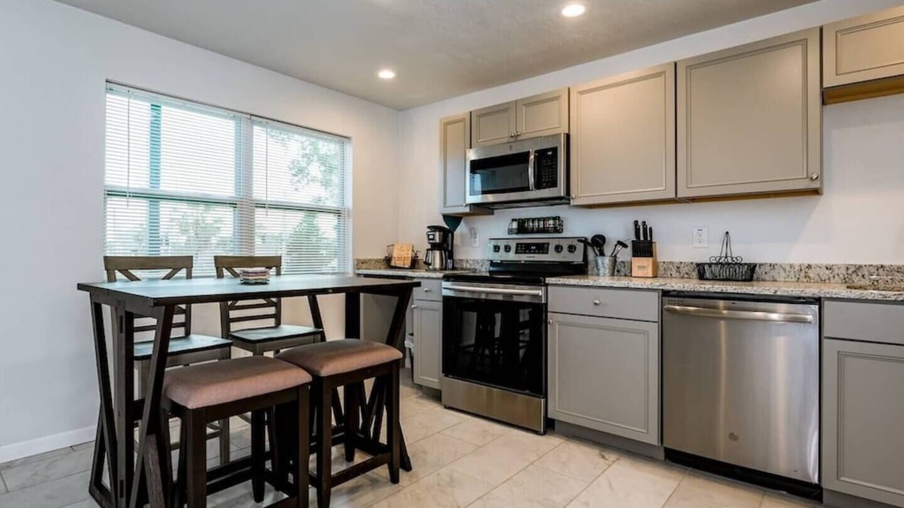 Photo of Others in Smith's Memento