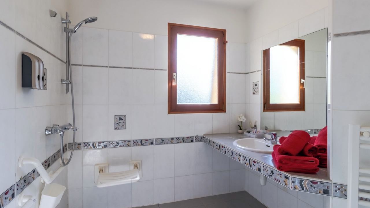 Photo of Bathroom in Castelnaud-la-Chapelle