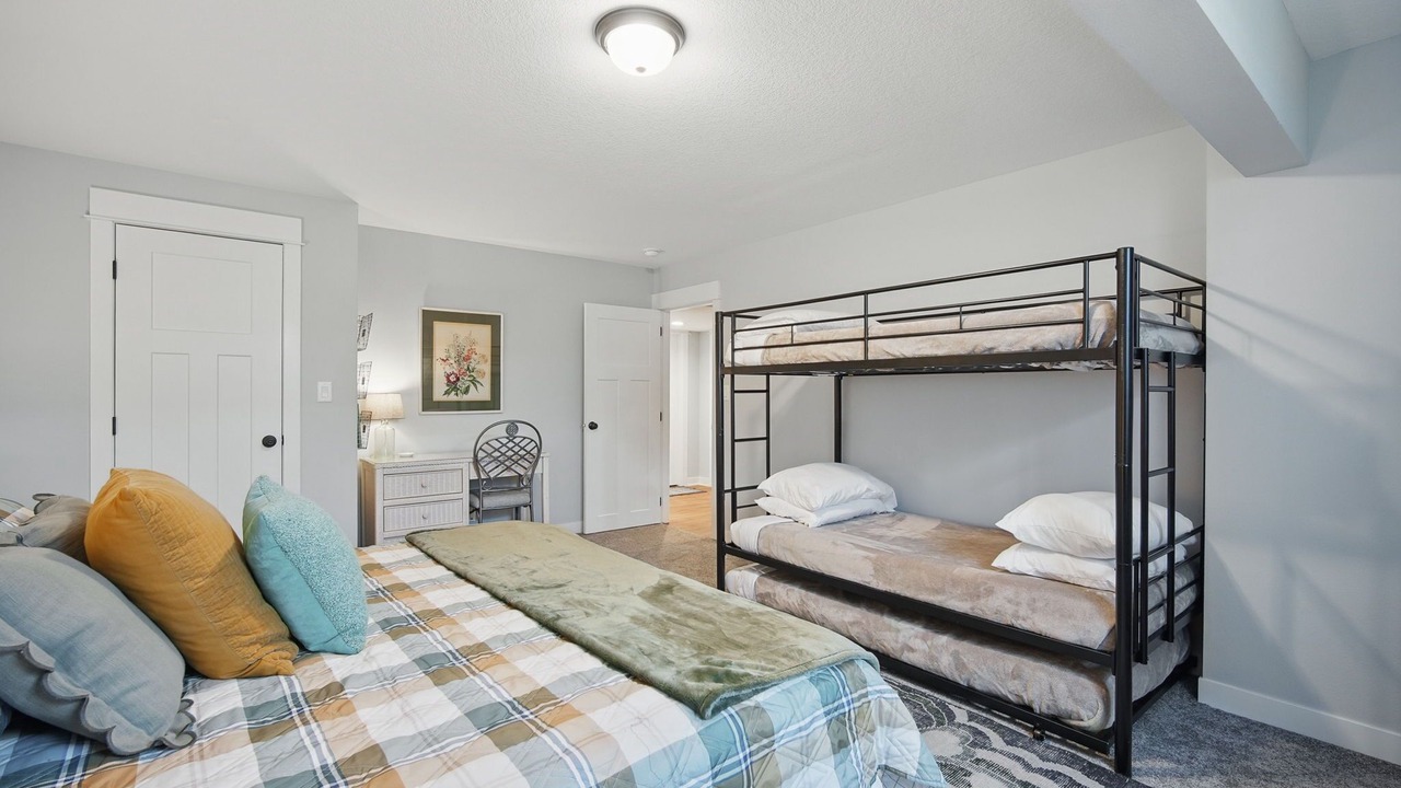 Photo of Bedroom in Winterset
