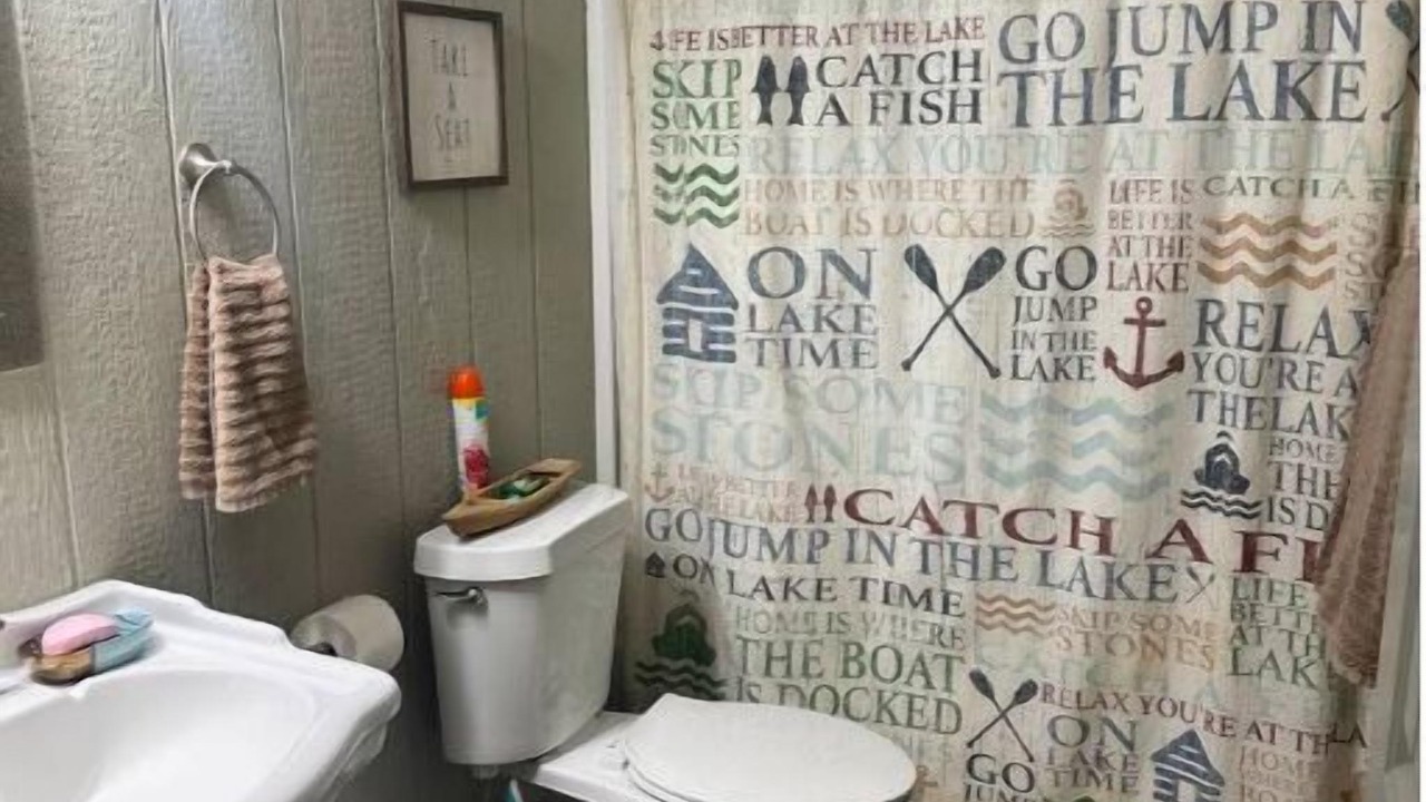 Photo of Bathroom in Zavalla