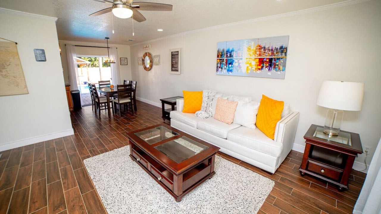 Photo of Livingroom in Oak Ridge