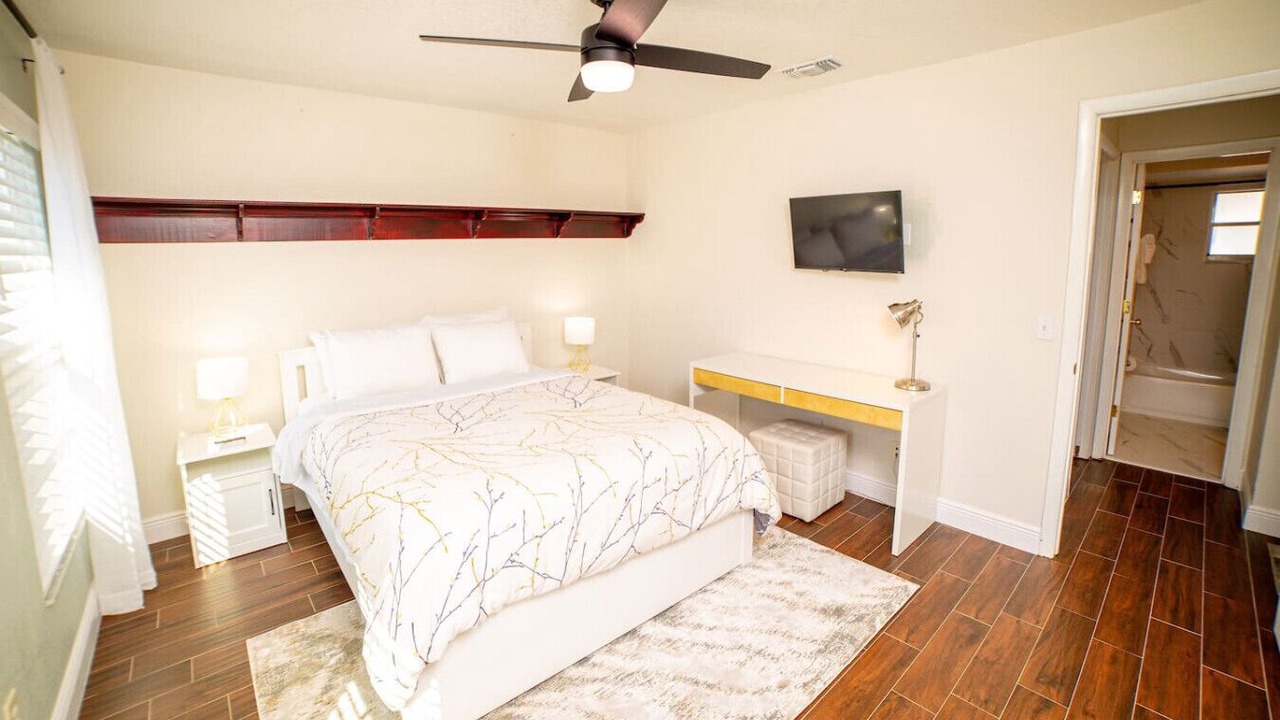 Photo of Bedroom in Oak Ridge