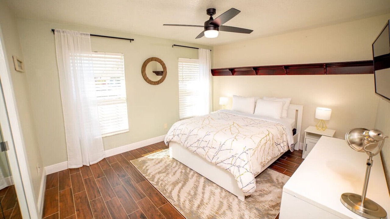 Photo of Bedroom in Oak Ridge