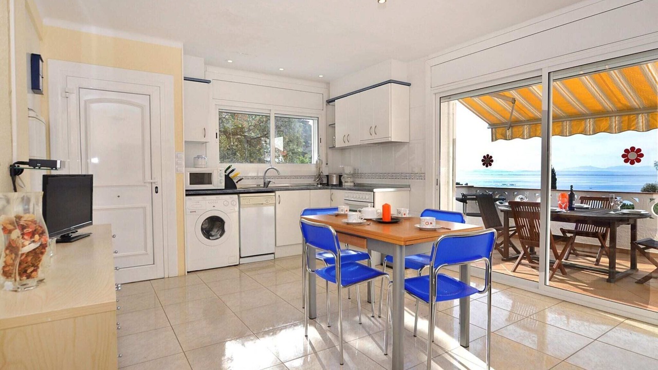 Photo of Livingroom in Roses Town Center