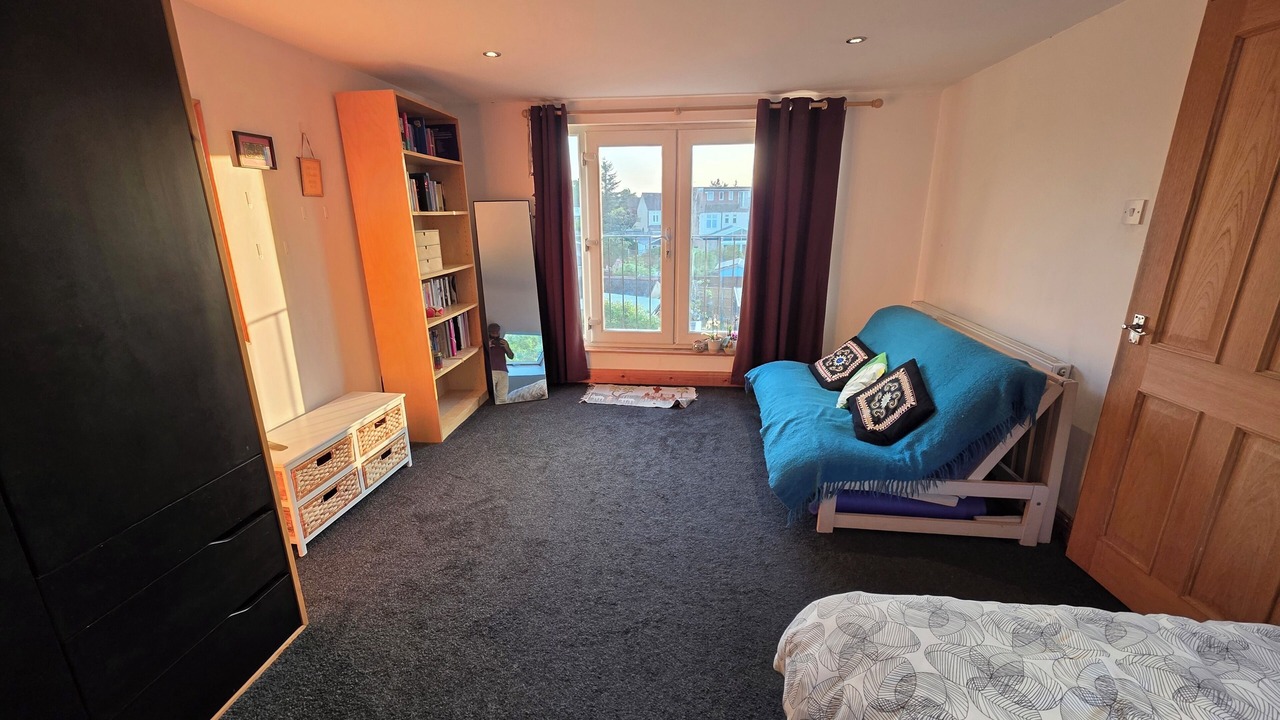 Photo of Bedroom in Hatch Lane