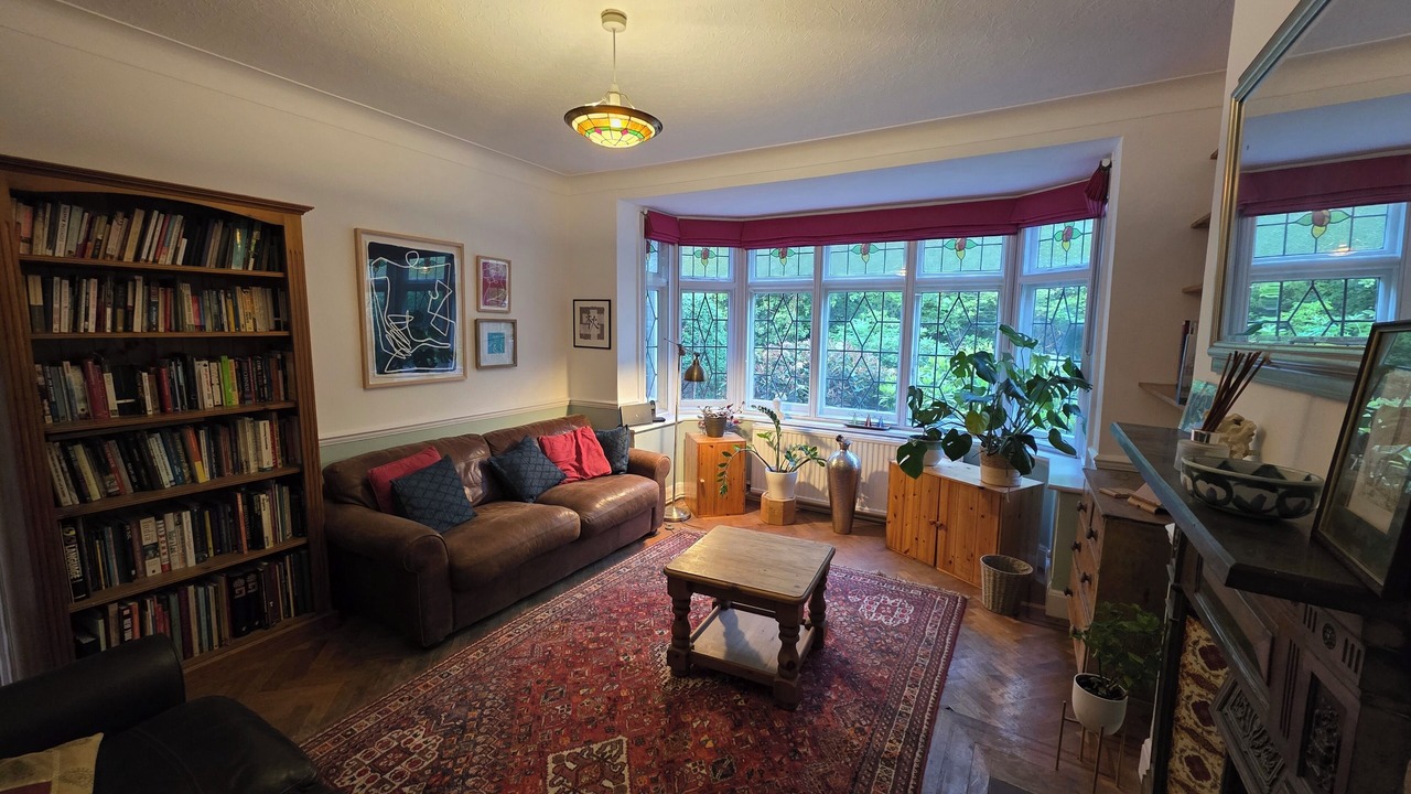 Photo of Livingroom in Hatch Lane