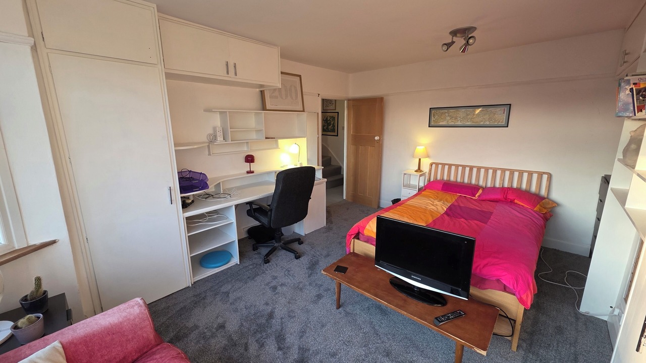 Photo of Bedroom in Hatch Lane