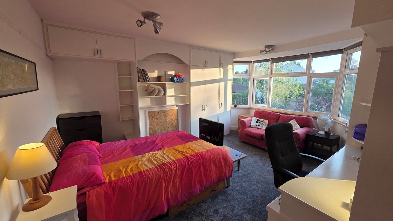 Photo of Bedroom in Hatch Lane