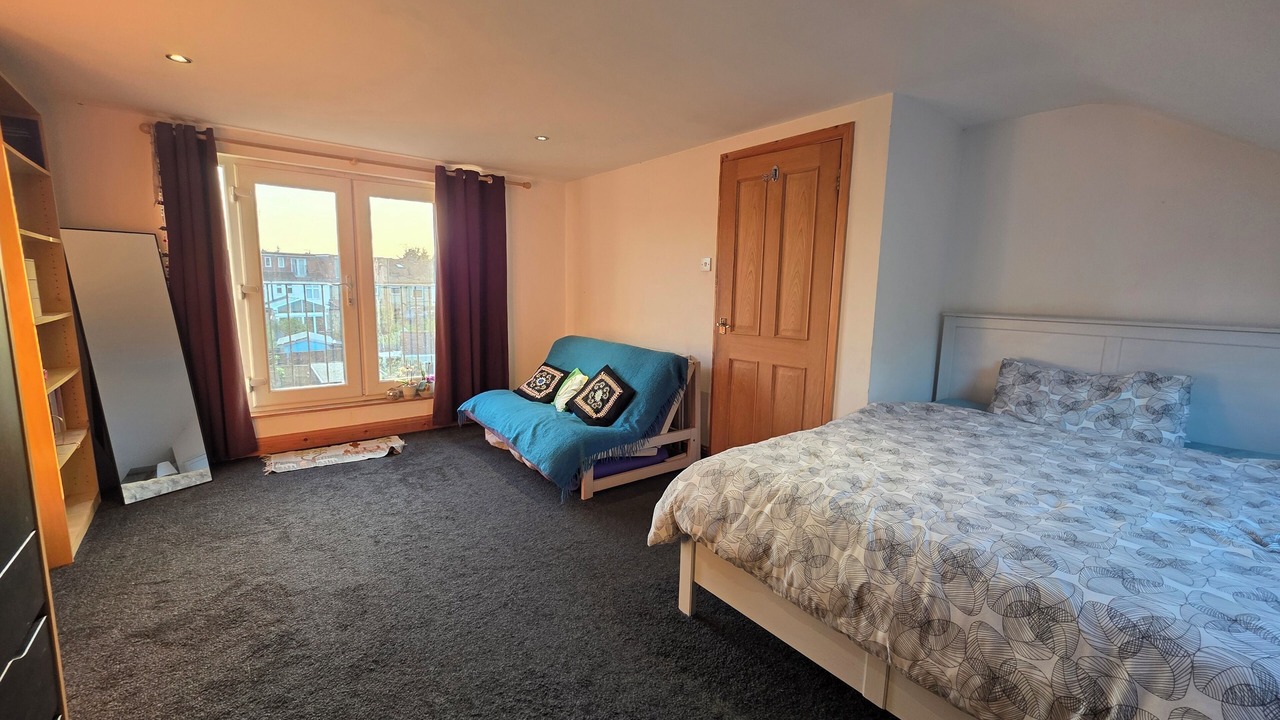 Photo of Bedroom in Hatch Lane