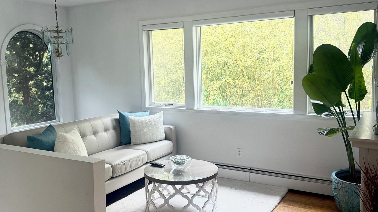 Photo of Livingroom in Hampton Bays