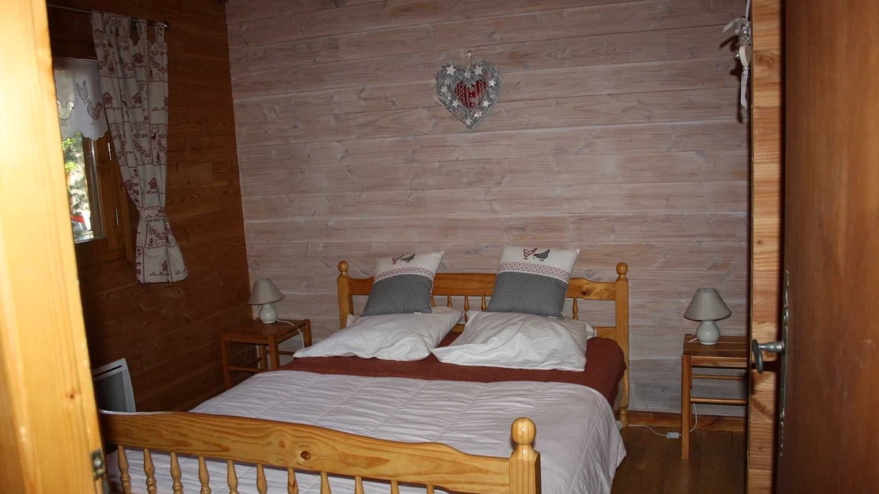 Photo of Bedroom in La Roche-des-Arnauds