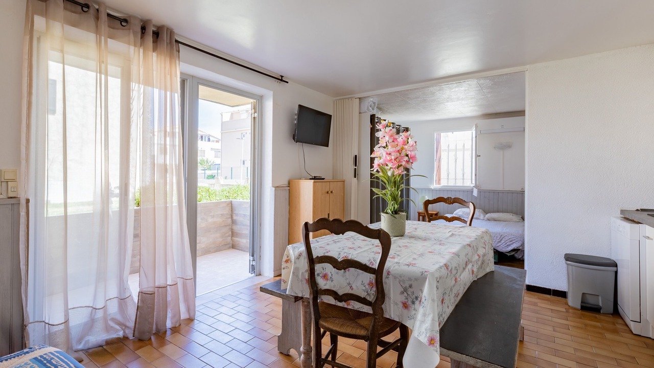 Photo of Bedroom in Marseillan Plage