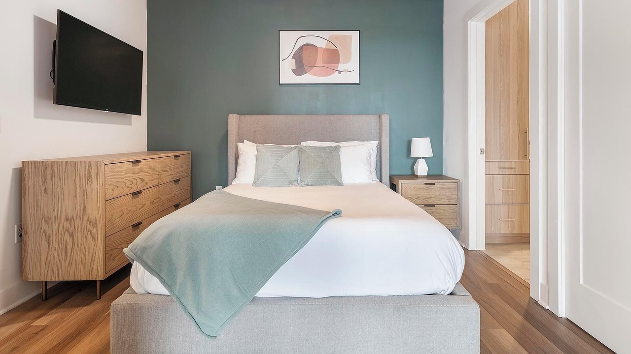 Photo of Bedroom in Baileys Crossroads