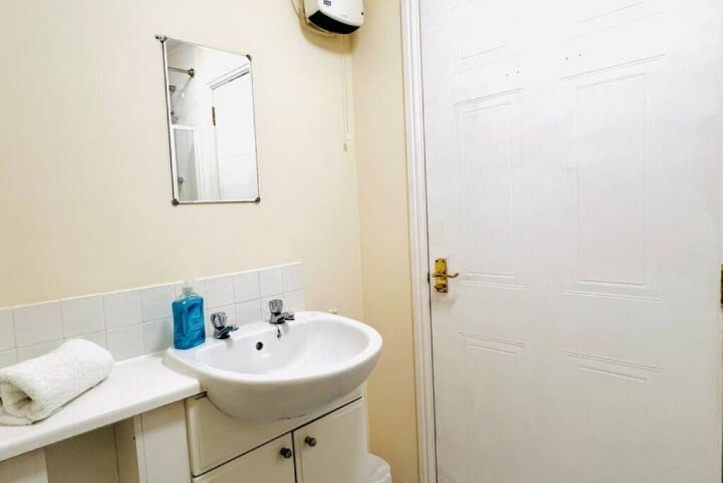 Photo of Bathroom in Paisley