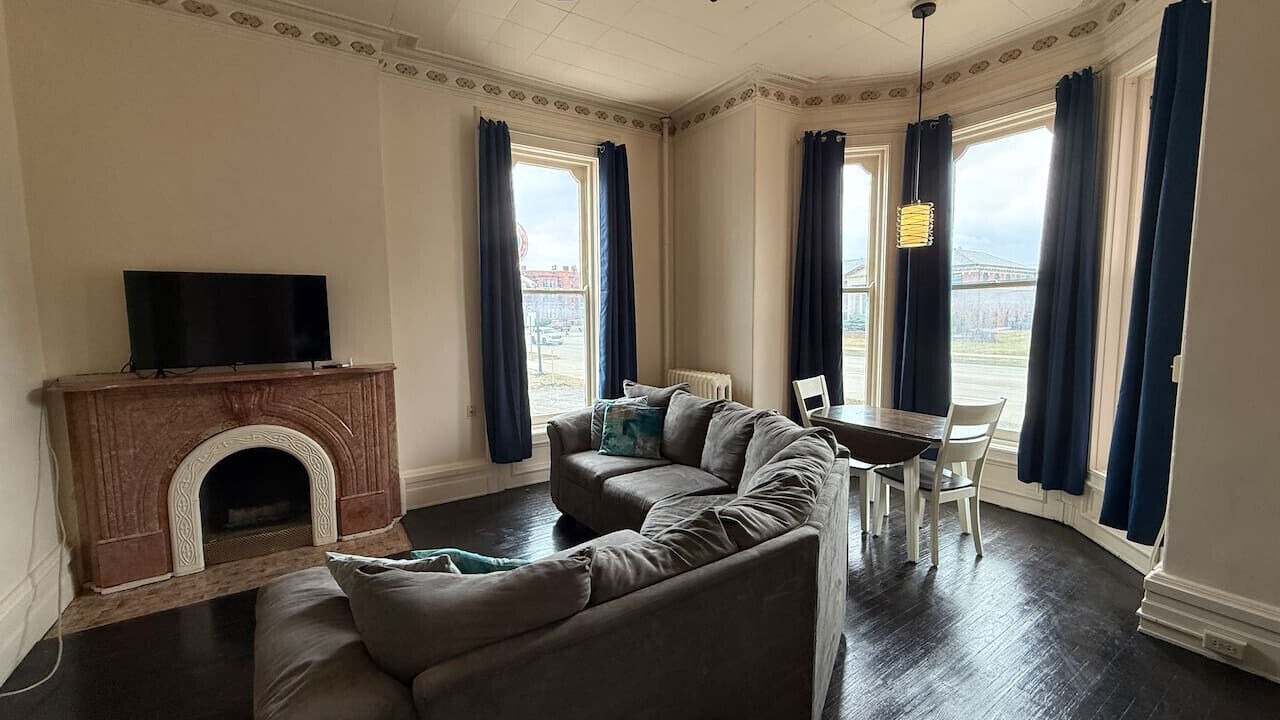 Photo of Livingroom in Bay City