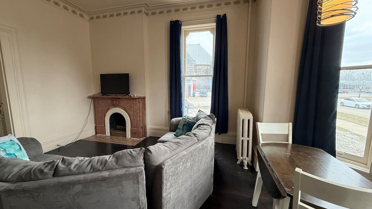 Photo of Livingroom in Bay City