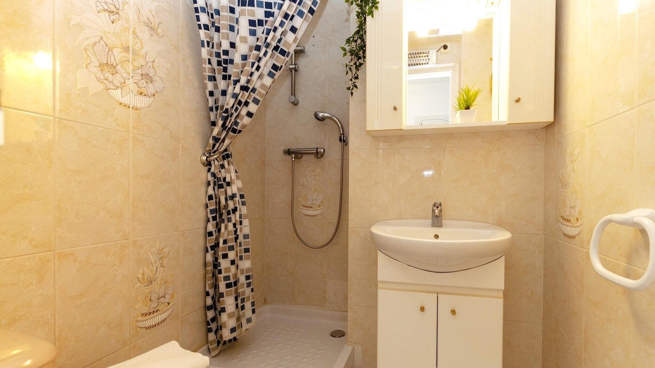 Photo of Bathroom in Roses