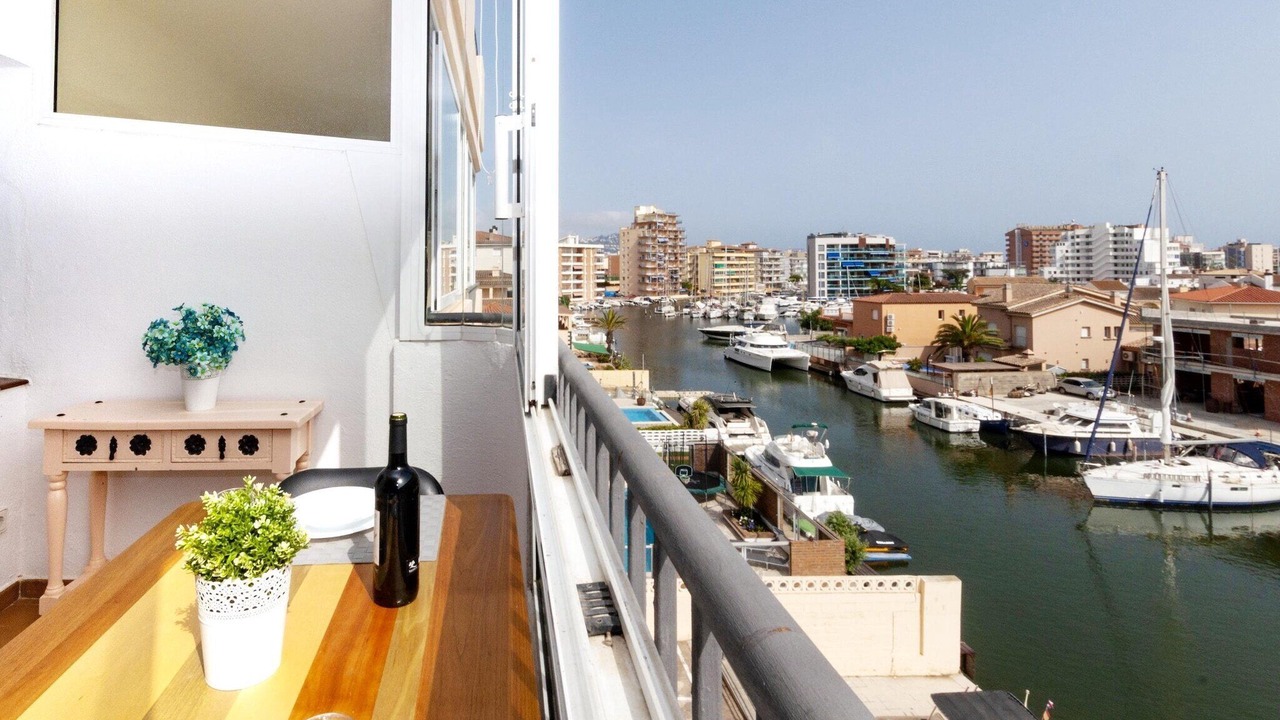 Photo of Patio Balcony in Roses