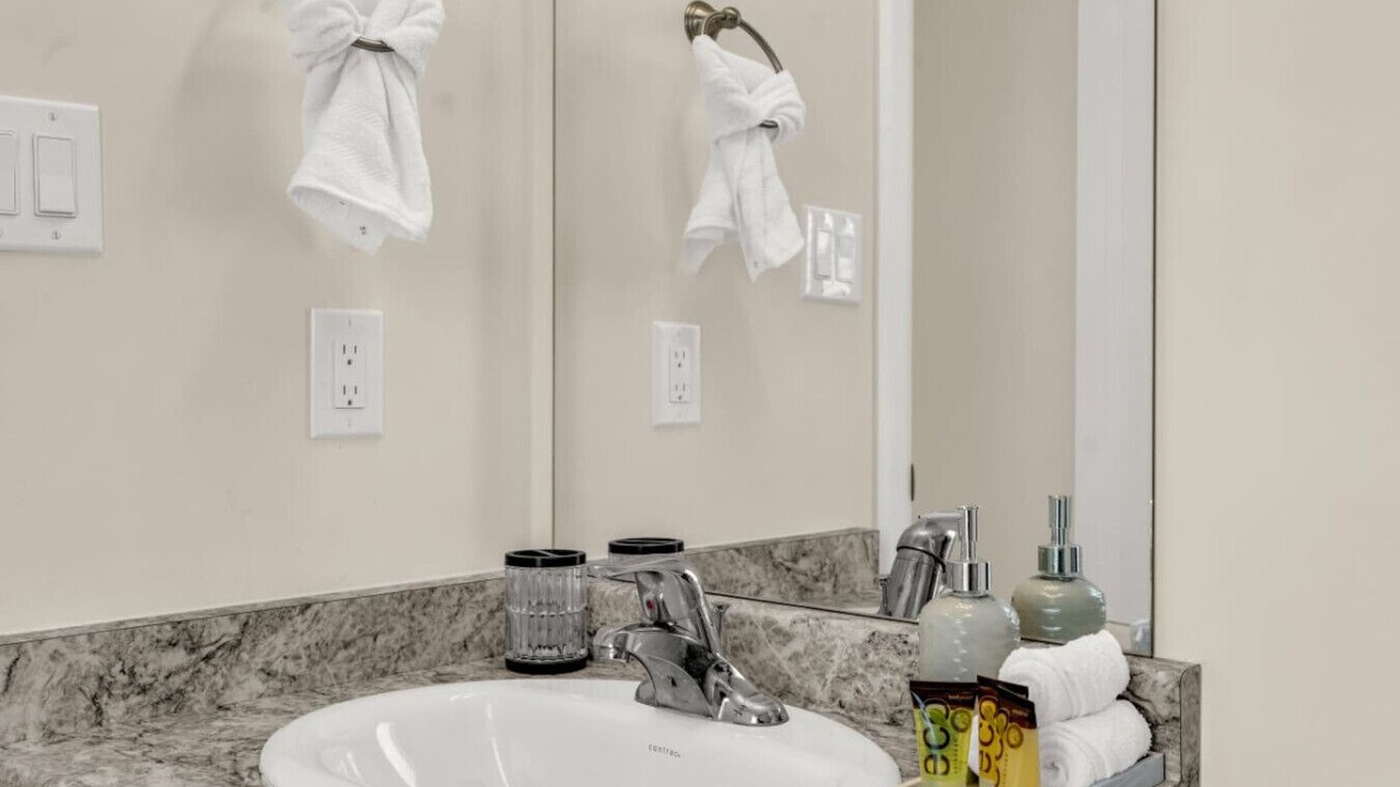 Photo of Bathroom in Niagara Falls