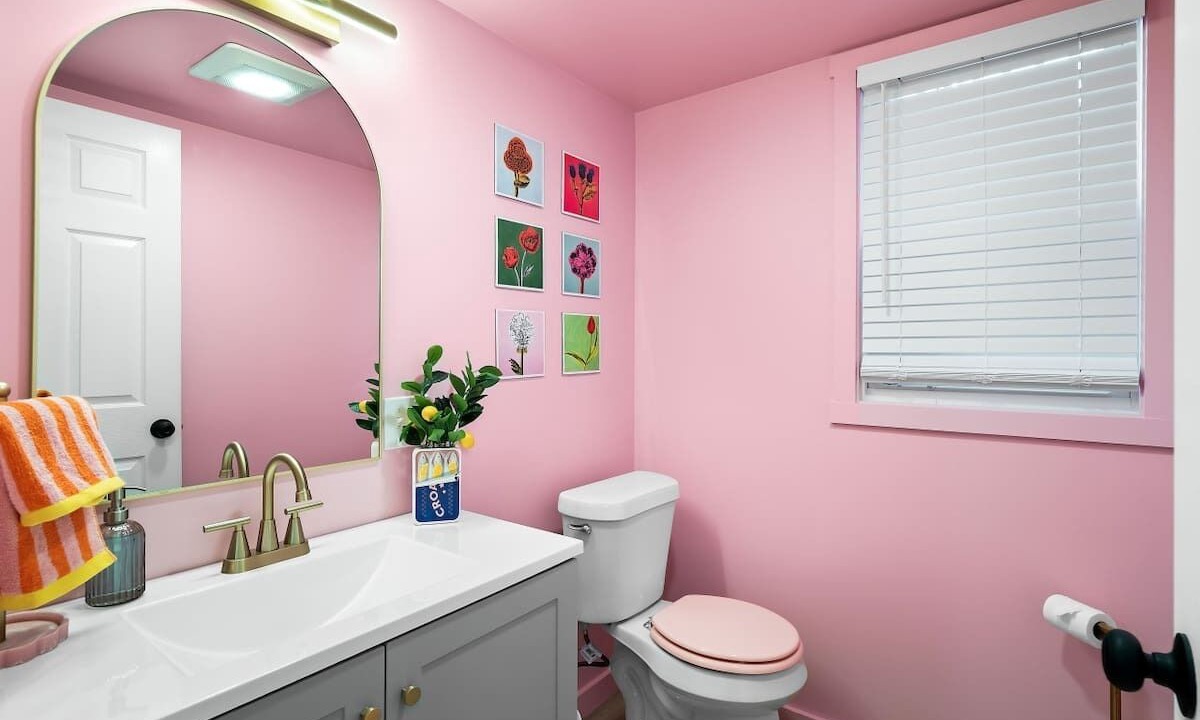 Photo of Bathroom in Detroit - Shoreway