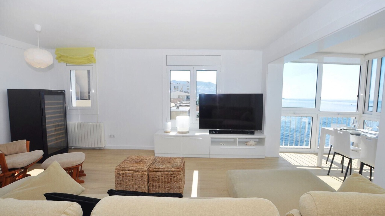 Photo of Livingroom in Roses Town Center