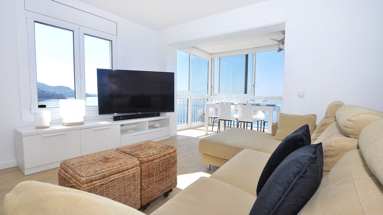 Photo of Livingroom in Roses Town Center