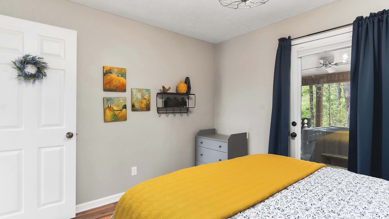 Photo of Bedroom in Smithville
