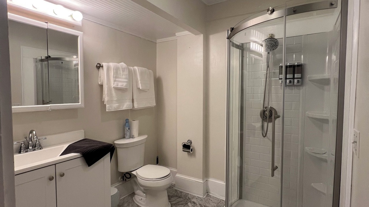 Photo of Bathroom in Bellevue Avenue Historic District