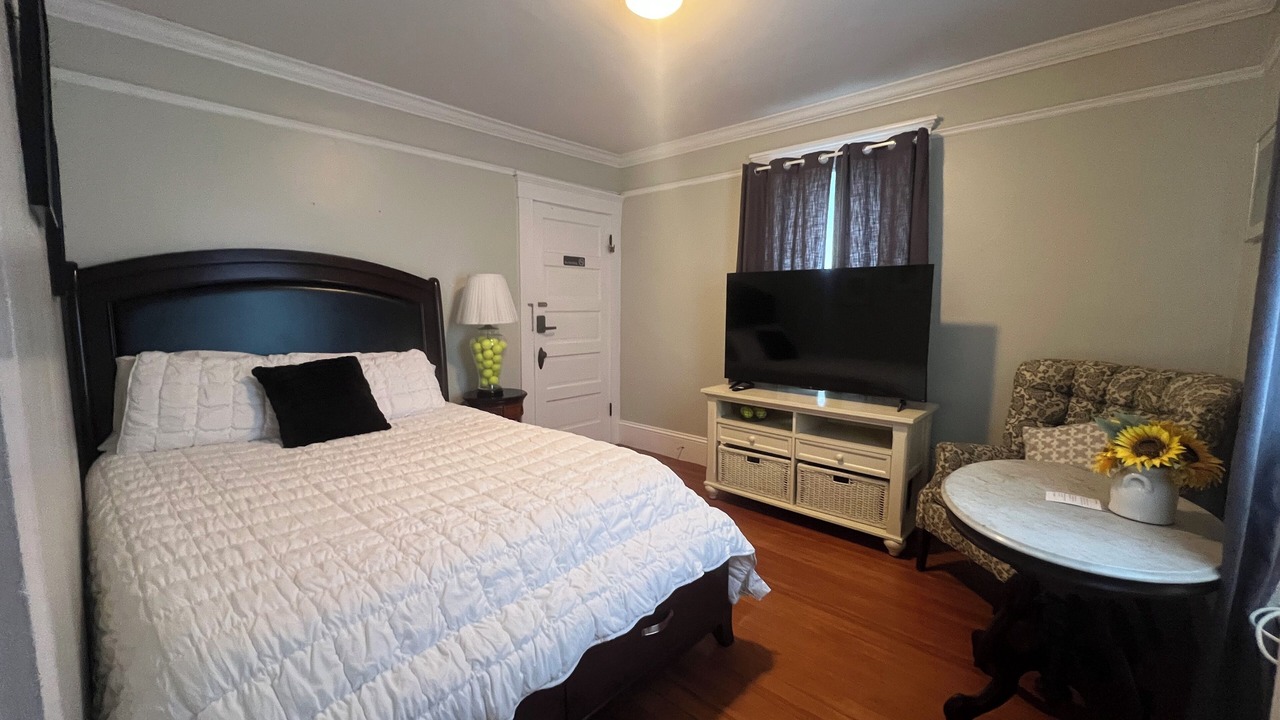 Photo of Bedroom in Bellevue Avenue Historic District