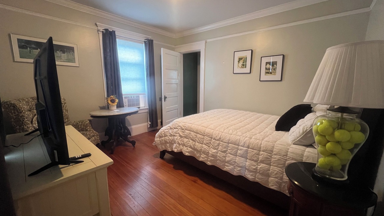 Photo of Bedroom in Bellevue Avenue Historic District