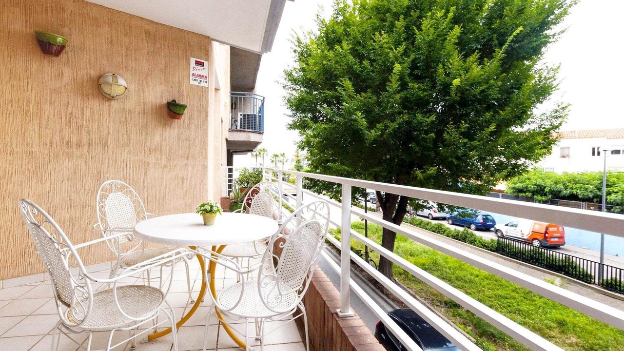 Photo of Patio Balcony in Roses Town Center