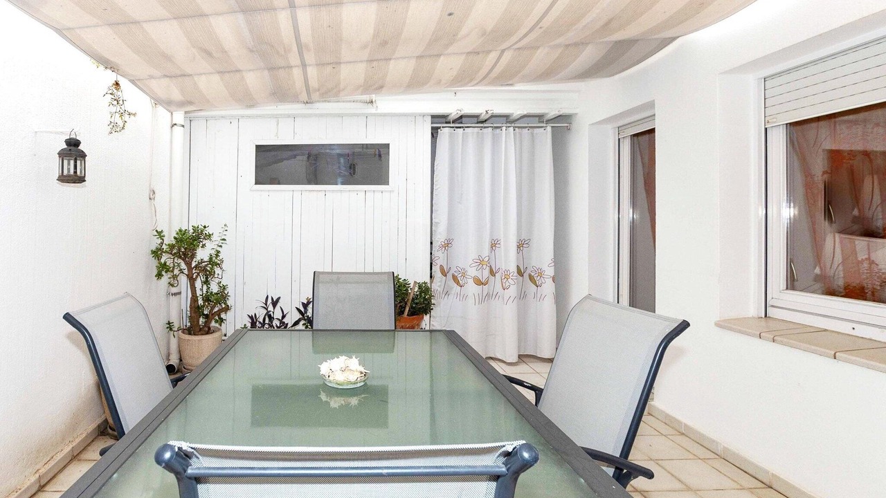 Photo of Livingroom in Roses Town Center