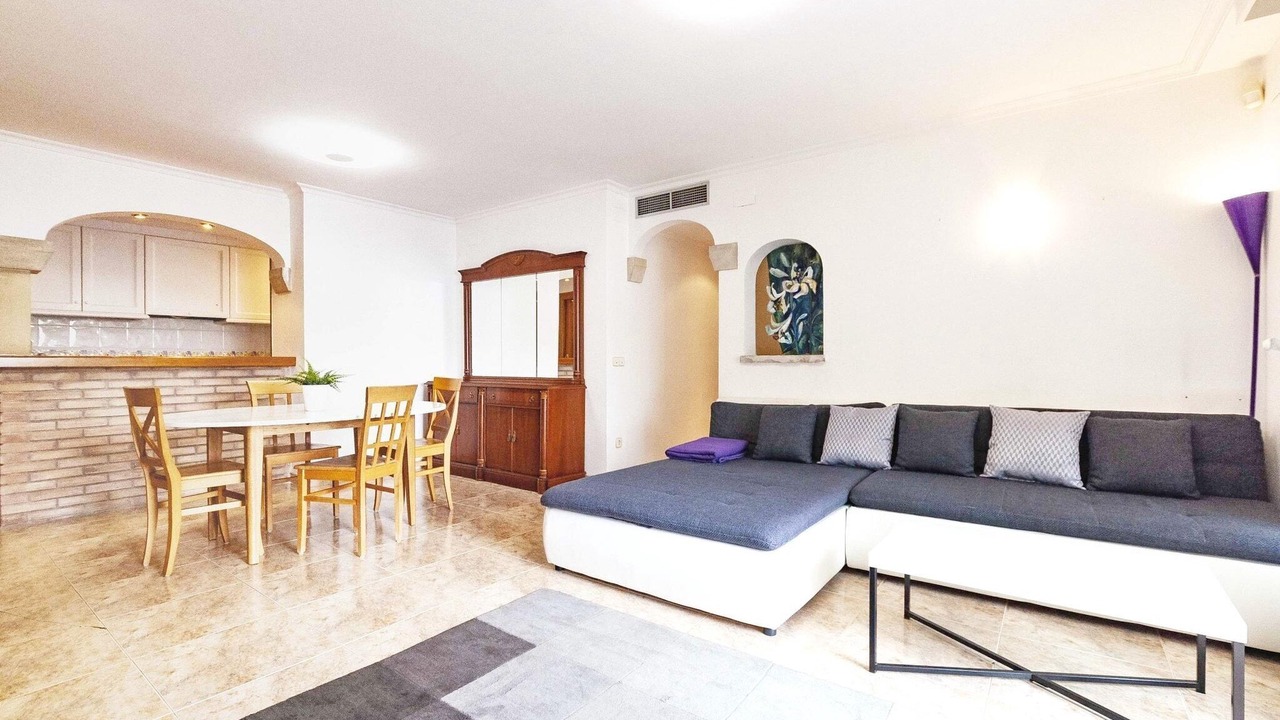 Photo of Livingroom in Roses Town Center