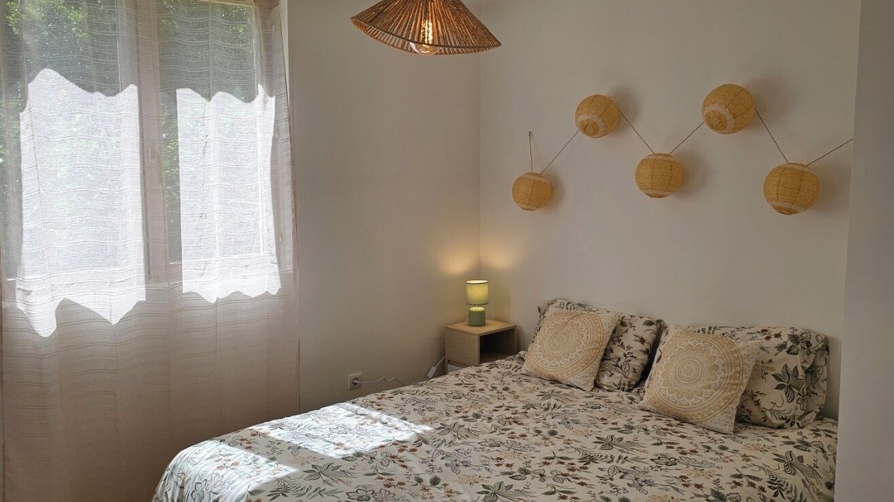Photo of Bedroom in Caumont-sur-Durance