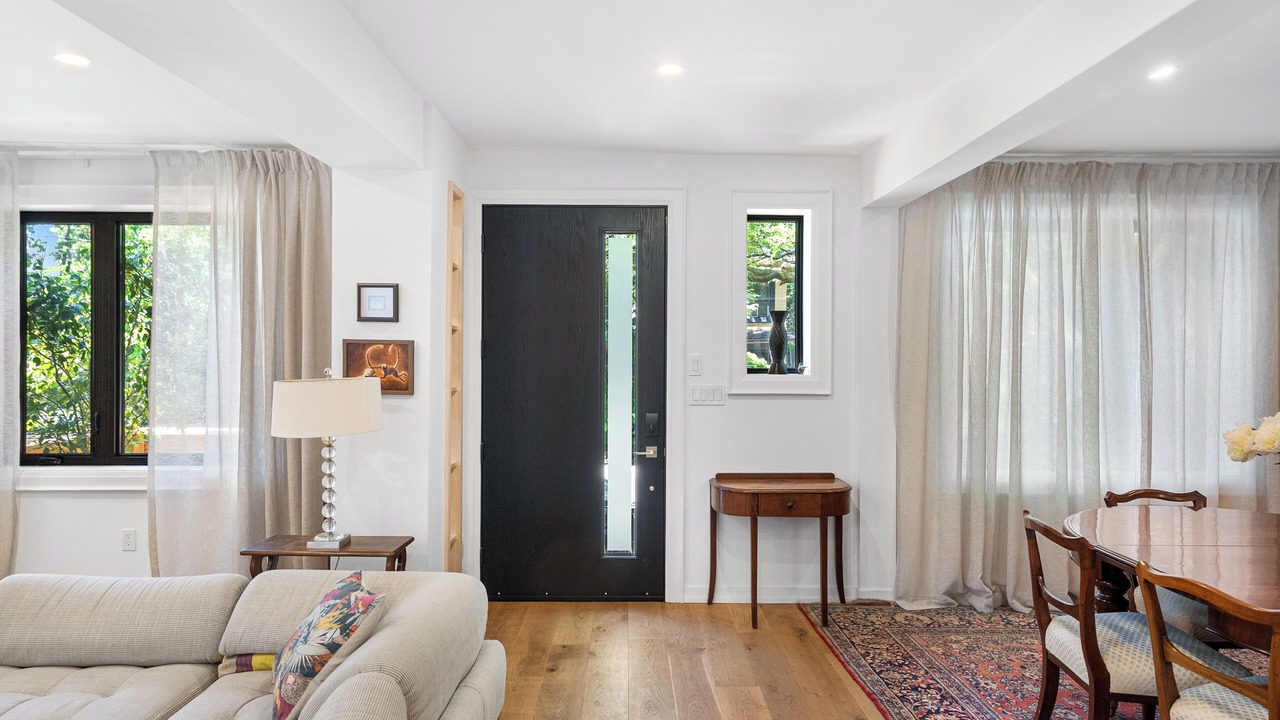 Photo of Livingroom in Trinity - Bellwoods