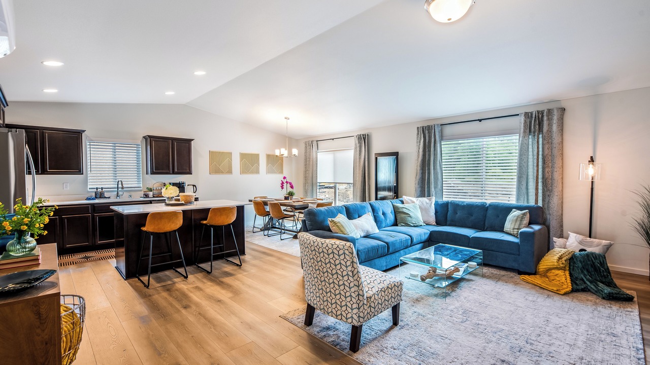 Photo of Livingroom in Gold Bar
