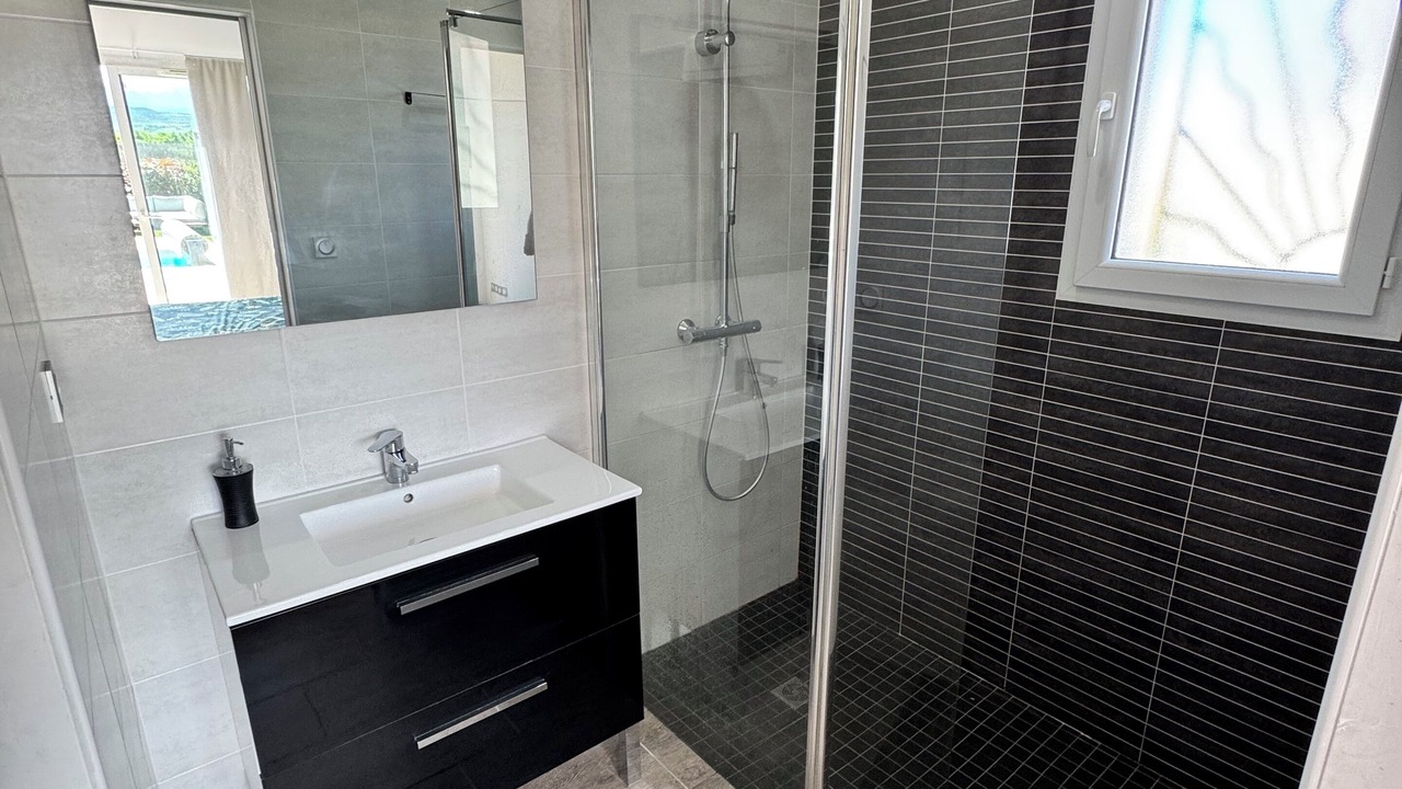 Photo of Bathroom in Estagel