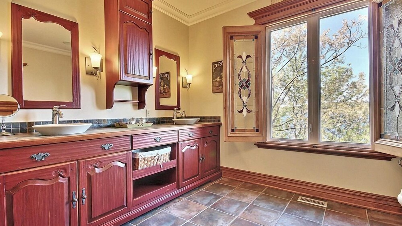 Photo of Bathroom in Saint-Alexis-des-Monts