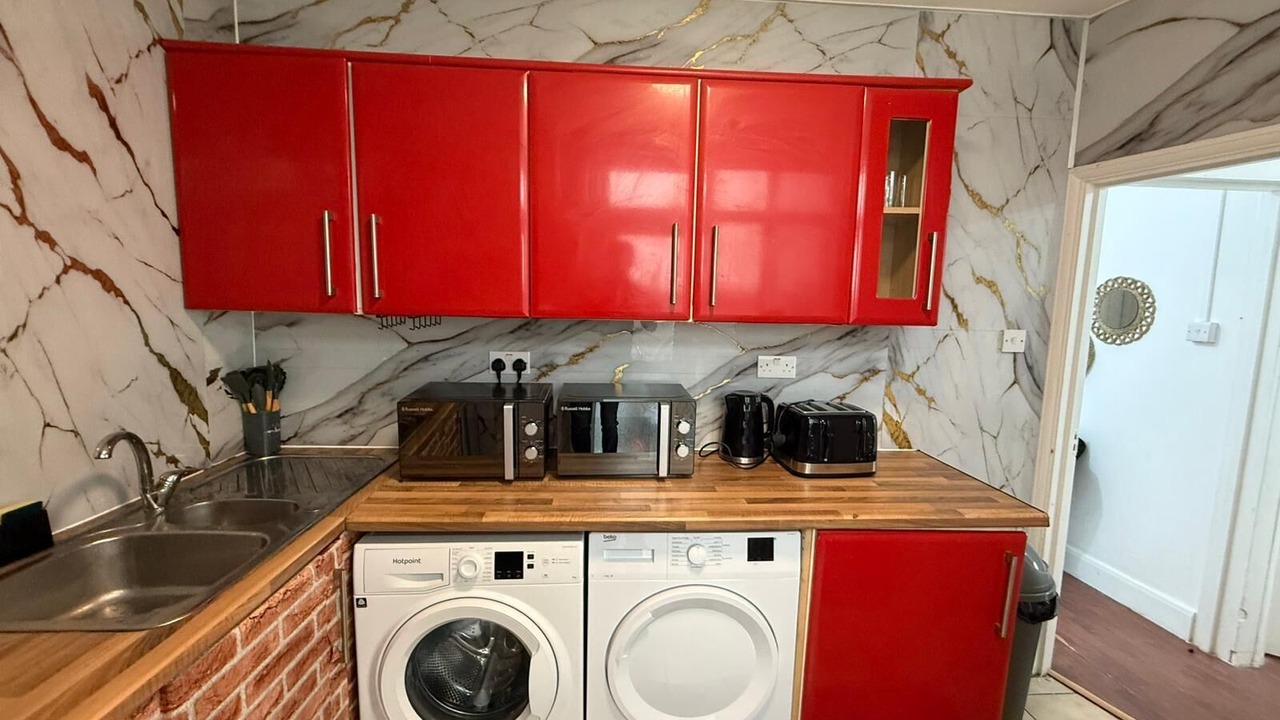 Photo of Others in Dudden Hill