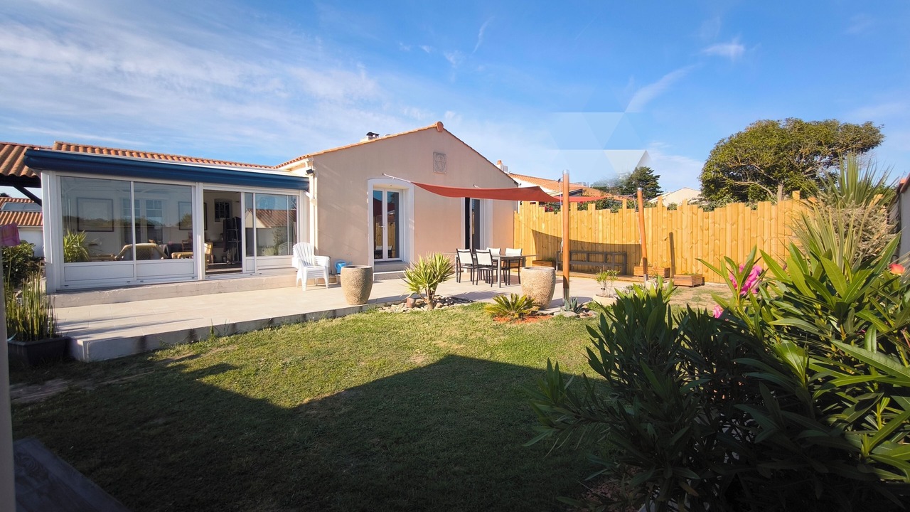 Photo of Patio Balcony in Brem Sur Mer