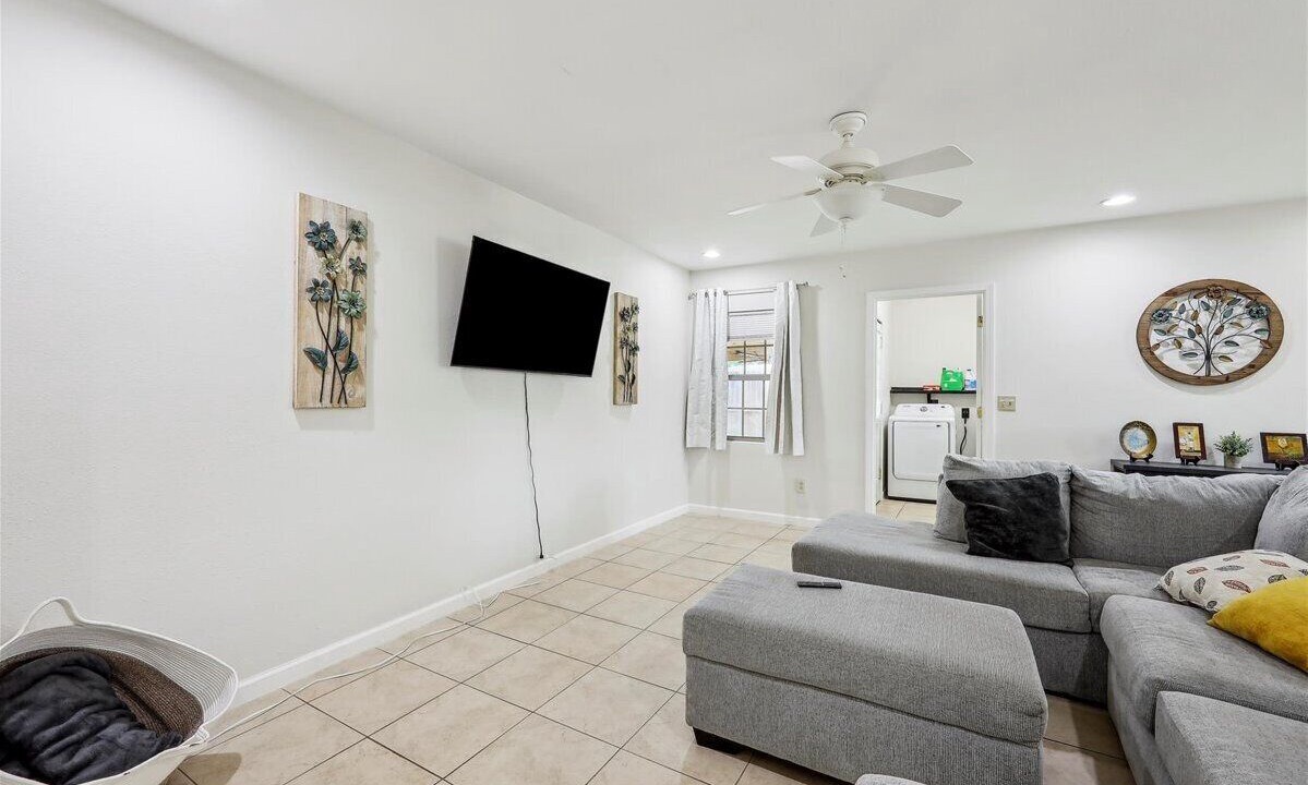 Photo of Livingroom in Bridge City