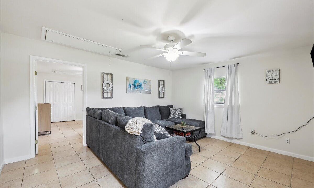 Photo of Livingroom in Bridge City