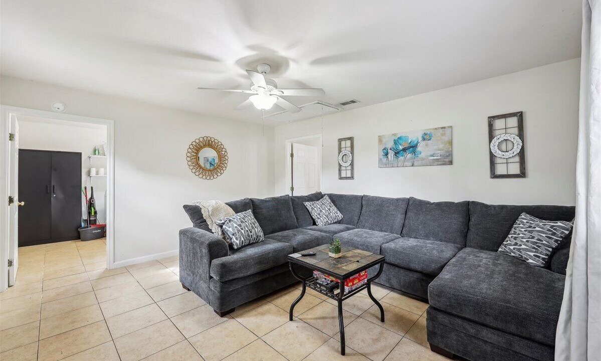 Photo of Livingroom in Bridge City
