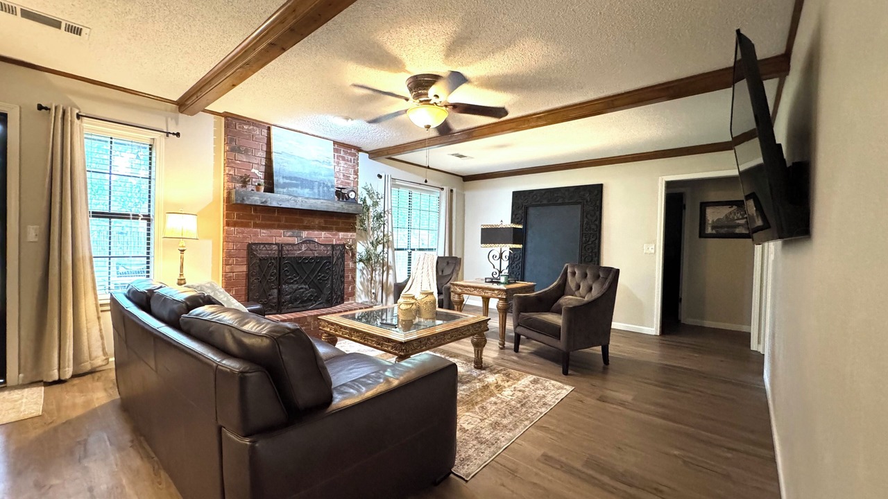 Photo of Livingroom in Van Buren
