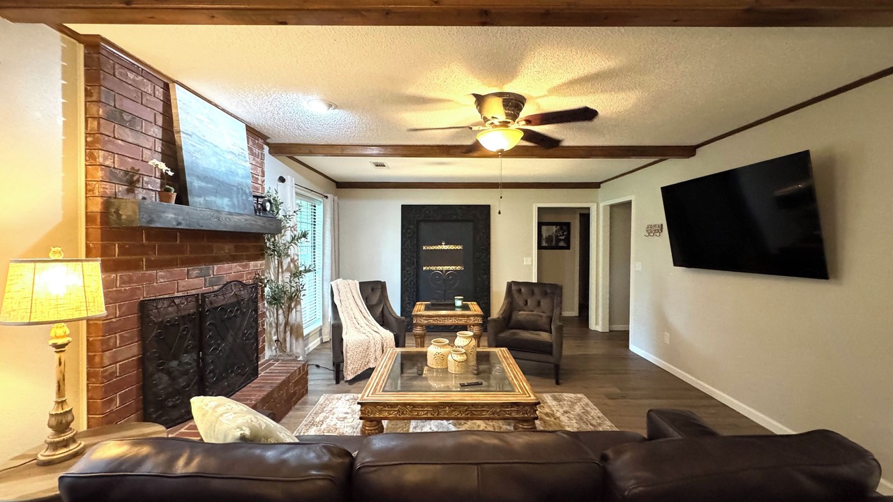 Photo of Livingroom in Van Buren
