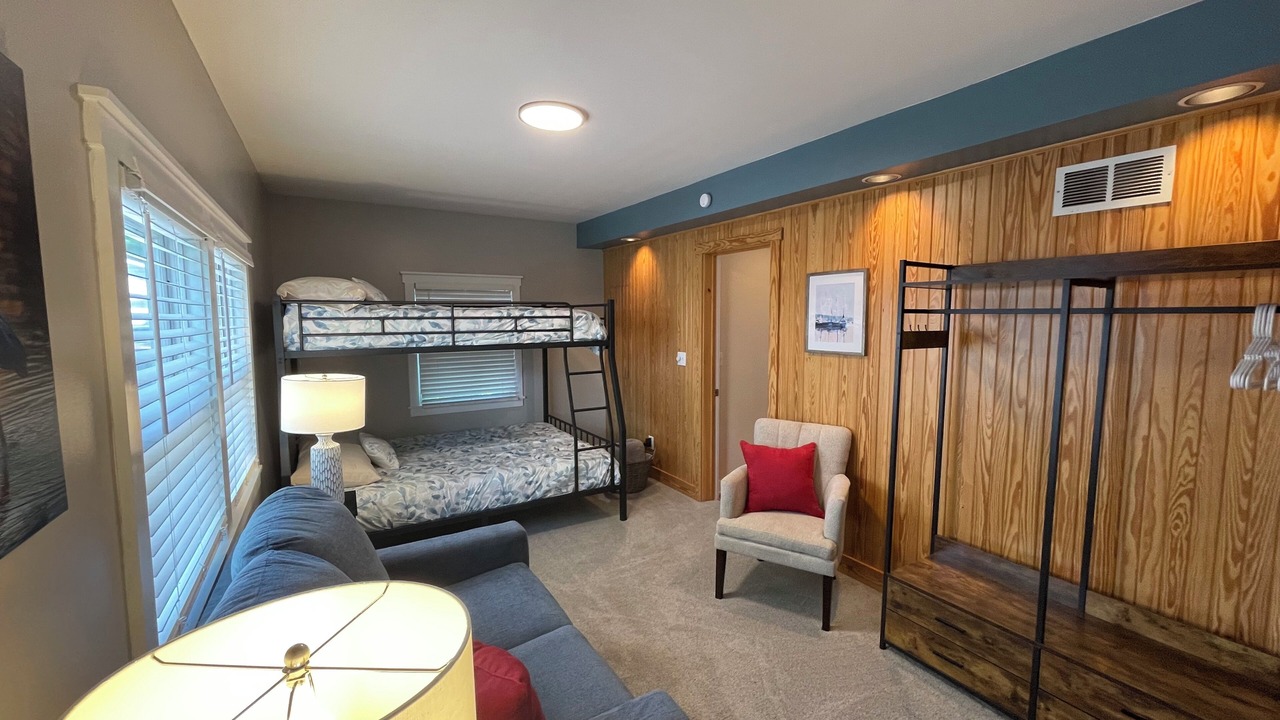 Photo of Bedroom in Lakeview