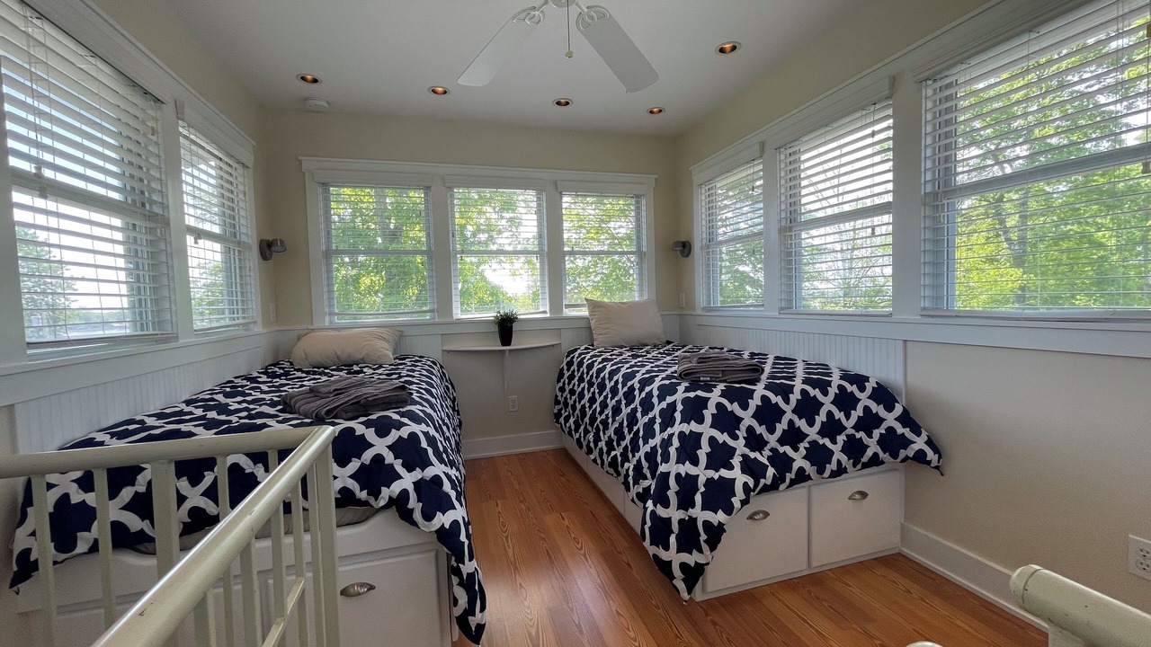 Photo of Bedroom in Lakeview