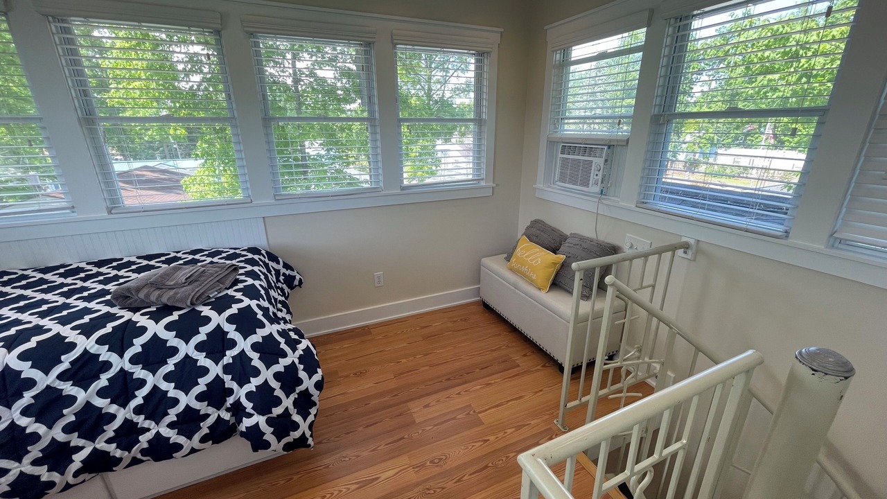 Photo of Bedroom in Lakeview