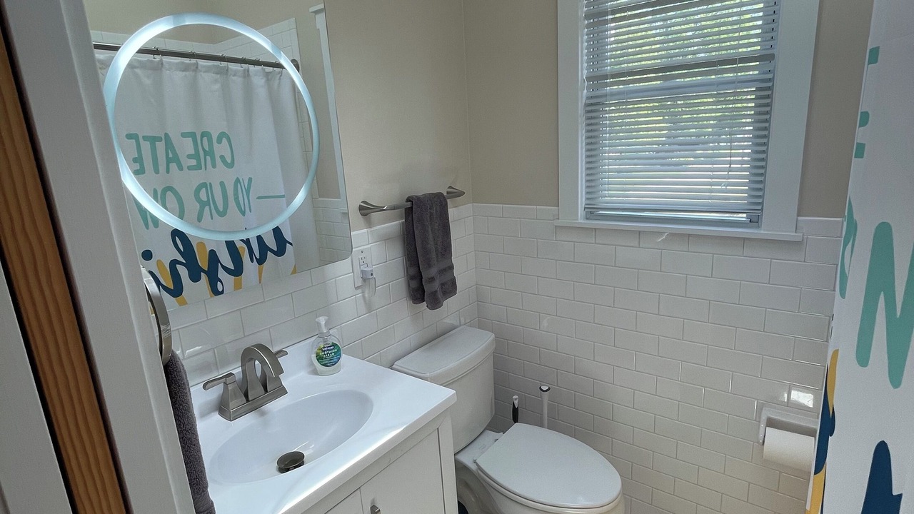 Photo of Bathroom in Lakeview