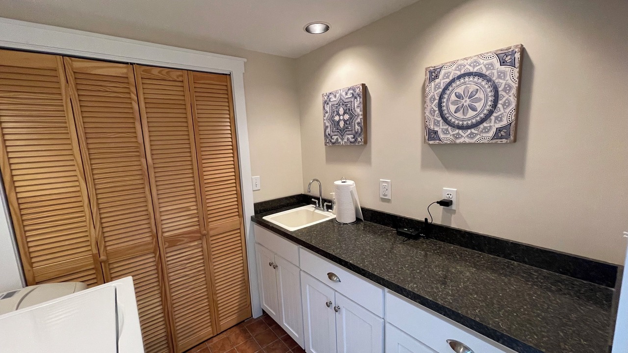 Photo of Bathroom in Lakeview